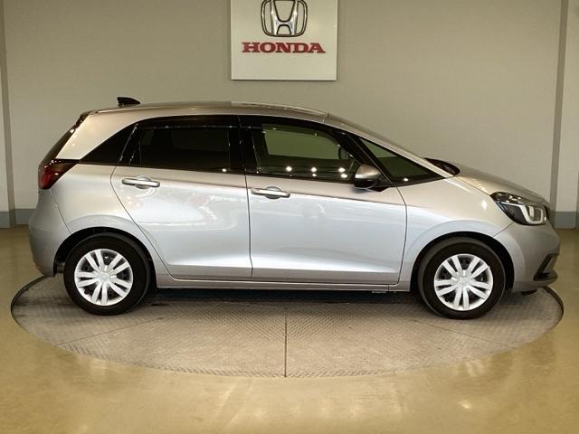 フィット ｅ：ＨＥＶホーム　フルセグ地デジＴＶ　助手席エアバック　衝突軽減ブレ－キ　前後障害物センサー　アクティブクルーズコントロール　ＤＶＤ再生可　Ｂモニター　ＥＴＣ付　ＬＥＤヘッドランプ　イモビライザー（8枚目）