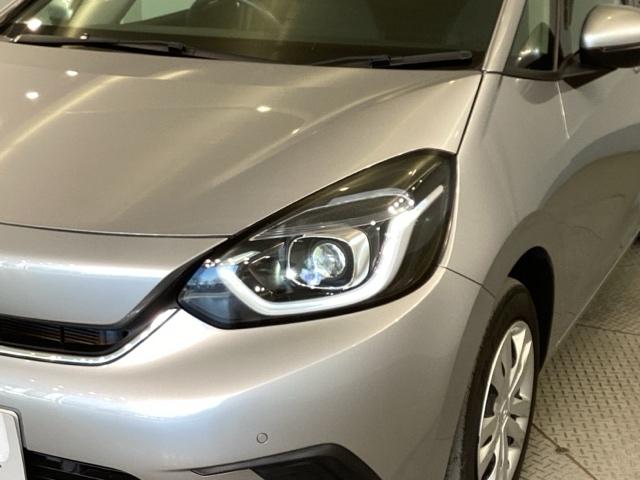 フィット ｅ：ＨＥＶホーム　フルセグ地デジＴＶ　助手席エアバック　衝突軽減ブレ－キ　前後障害物センサー　アクティブクルーズコントロール　ＤＶＤ再生可　Ｂモニター　ＥＴＣ付　ＬＥＤヘッドランプ　イモビライザー（11枚目）