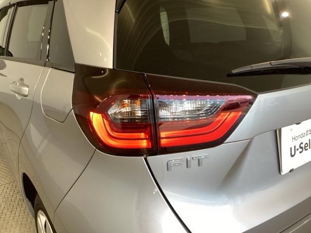 フィット ｅ：ＨＥＶホーム　フルセグ地デジＴＶ　助手席エアバック　衝突軽減ブレ－キ　前後障害物センサー　アクティブクルーズコントロール　ＤＶＤ再生可　Ｂモニター　ＥＴＣ付　ＬＥＤヘッドランプ　イモビライザー（13枚目）