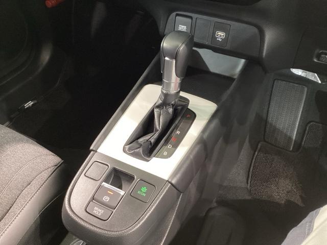 フィット ｅ：ＨＥＶホーム　フルセグ地デジＴＶ　助手席エアバック　衝突軽減ブレ－キ　前後障害物センサー　アクティブクルーズコントロール　ＤＶＤ再生可　Ｂモニター　ＥＴＣ付　ＬＥＤヘッドランプ　イモビライザー（17枚目）