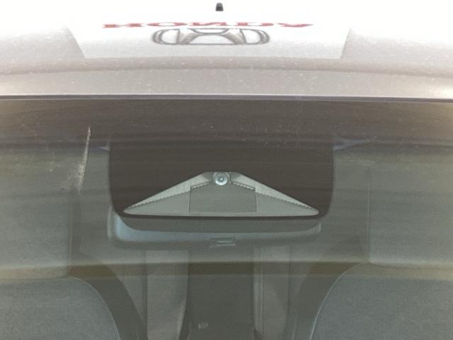 フィット ｅ：ＨＥＶホーム　フルセグ地デジＴＶ　助手席エアバック　衝突軽減ブレ－キ　前後障害物センサー　アクティブクルーズコントロール　ＤＶＤ再生可　Ｂモニター　ＥＴＣ付　ＬＥＤヘッドランプ　イモビライザー（27枚目）