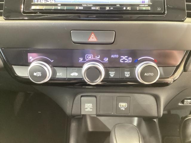 フィット ｅ：ＨＥＶホーム　フルセグ地デジＴＶ　助手席エアバック　衝突軽減ブレ－キ　前後障害物センサー　アクティブクルーズコントロール　ＤＶＤ再生可　Ｂモニター　ＥＴＣ付　ＬＥＤヘッドランプ　イモビライザー（30枚目）