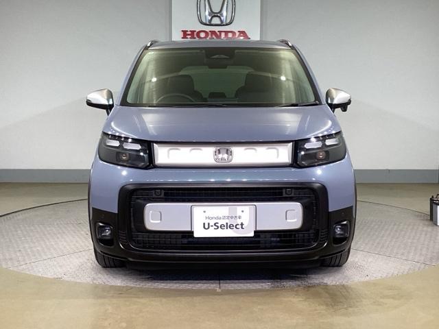 フリード クロスター　ＡＡＣ　ＥＴＣ付き　スマ－トキ－　シ－トヒ－タ－　盗難防止システム　ＵＳＢ　サイドエアバッグ　クルコン　ＥＳＣ　ＡＢＳ　キーフリー　オートライト　バックアイカメラ　パワーウィンドウ（2枚目）