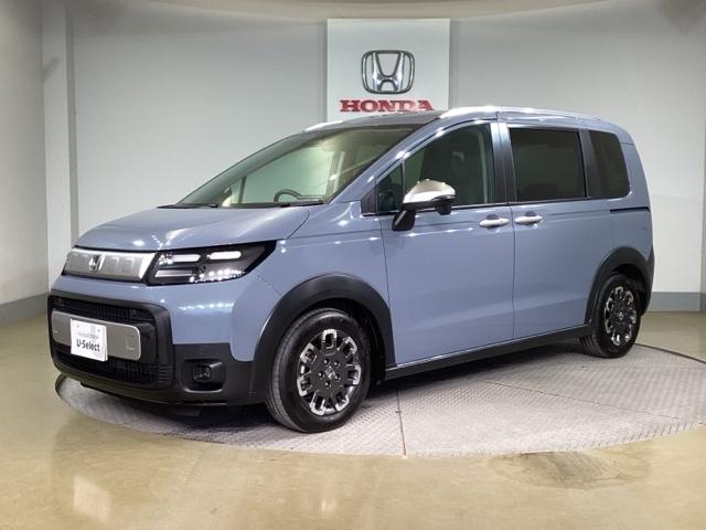 フリード クロスター　ＡＡＣ　ＥＴＣ付き　スマ－トキ－　シ－トヒ－タ－　盗難防止システム　ＵＳＢ　サイドエアバッグ　クルコン　ＥＳＣ　ＡＢＳ　キーフリー　オートライト　バックアイカメラ　パワーウィンドウ（3枚目）