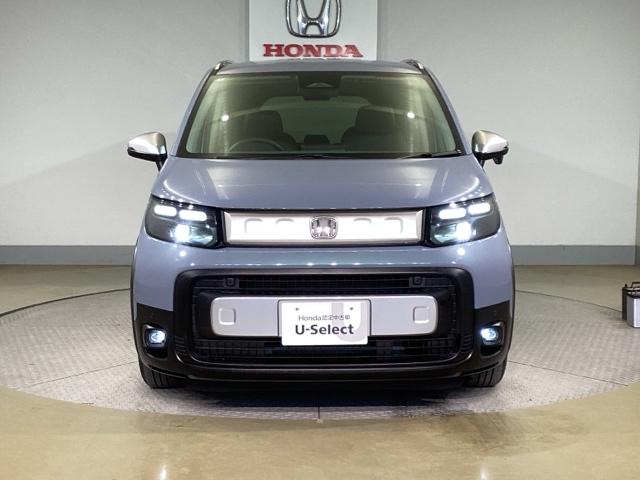 フリード クロスター　ＡＡＣ　ＥＴＣ付き　スマ－トキ－　シ－トヒ－タ－　盗難防止システム　ＵＳＢ　サイドエアバッグ　クルコン　ＥＳＣ　ＡＢＳ　キーフリー　オートライト　バックアイカメラ　パワーウィンドウ（10枚目）