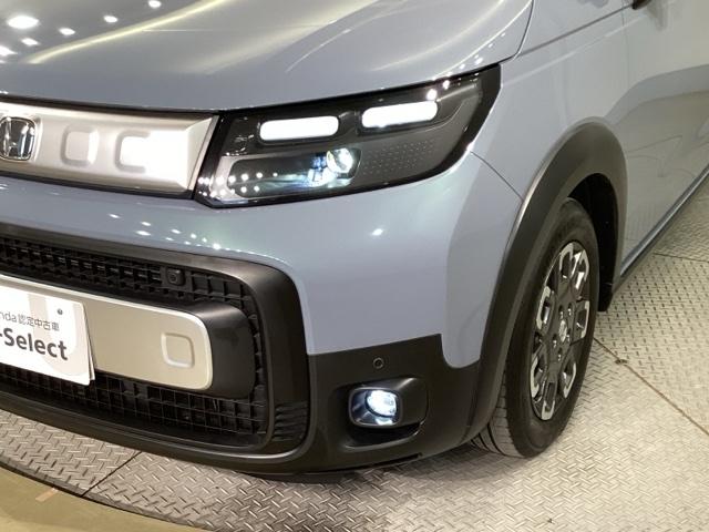 フリード クロスター　ＡＡＣ　ＥＴＣ付き　スマ－トキ－　シ－トヒ－タ－　盗難防止システム　ＵＳＢ　サイドエアバッグ　クルコン　ＥＳＣ　ＡＢＳ　キーフリー　オートライト　バックアイカメラ　パワーウィンドウ（11枚目）