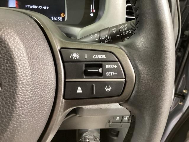 フリード クロスター　ＡＡＣ　ＥＴＣ付き　スマ－トキ－　シ－トヒ－タ－　盗難防止システム　ＵＳＢ　サイドエアバッグ　クルコン　ＥＳＣ　ＡＢＳ　キーフリー　オートライト　バックアイカメラ　パワーウィンドウ（24枚目）