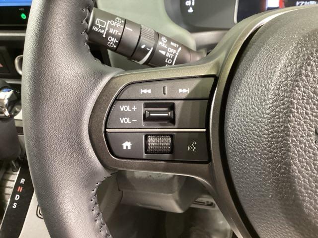 フリード クロスター　ＡＡＣ　ＥＴＣ付き　スマ－トキ－　シ－トヒ－タ－　盗難防止システム　ＵＳＢ　サイドエアバッグ　クルコン　ＥＳＣ　ＡＢＳ　キーフリー　オートライト　バックアイカメラ　パワーウィンドウ（27枚目）