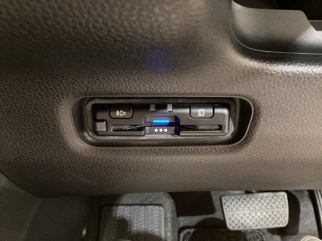 フリード クロスター　ＡＡＣ　ＥＴＣ付き　スマ－トキ－　シ－トヒ－タ－　盗難防止システム　ＵＳＢ　サイドエアバッグ　クルコン　ＥＳＣ　ＡＢＳ　キーフリー　オートライト　バックアイカメラ　パワーウィンドウ（29枚目）