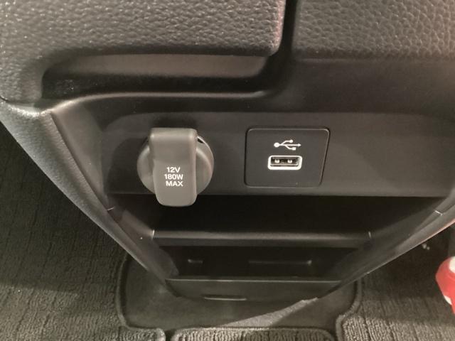 フリード クロスター　ＡＡＣ　ＥＴＣ付き　スマ－トキ－　シ－トヒ－タ－　盗難防止システム　ＵＳＢ　サイドエアバッグ　クルコン　ＥＳＣ　ＡＢＳ　キーフリー　オートライト　バックアイカメラ　パワーウィンドウ（30枚目）