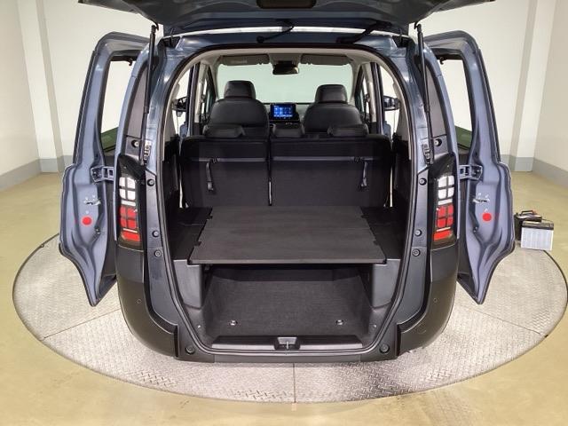 フリード クロスター　ＡＡＣ　ＥＴＣ付き　スマ－トキ－　シ－トヒ－タ－　盗難防止システム　ＵＳＢ　サイドエアバッグ　クルコン　ＥＳＣ　ＡＢＳ　キーフリー　オートライト　バックアイカメラ　パワーウィンドウ（34枚目）