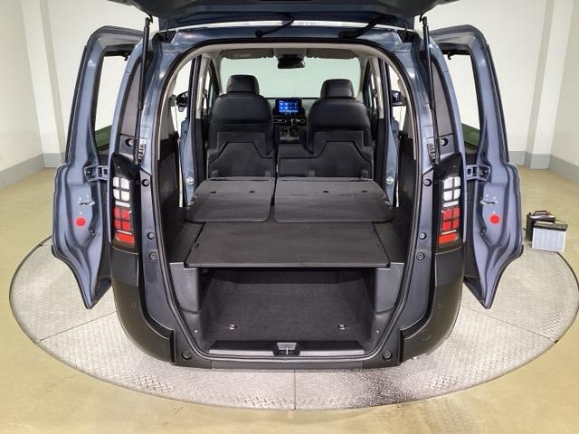 フリード クロスター　ＡＡＣ　ＥＴＣ付き　スマ－トキ－　シ－トヒ－タ－　盗難防止システム　ＵＳＢ　サイドエアバッグ　クルコン　ＥＳＣ　ＡＢＳ　キーフリー　オートライト　バックアイカメラ　パワーウィンドウ（35枚目）