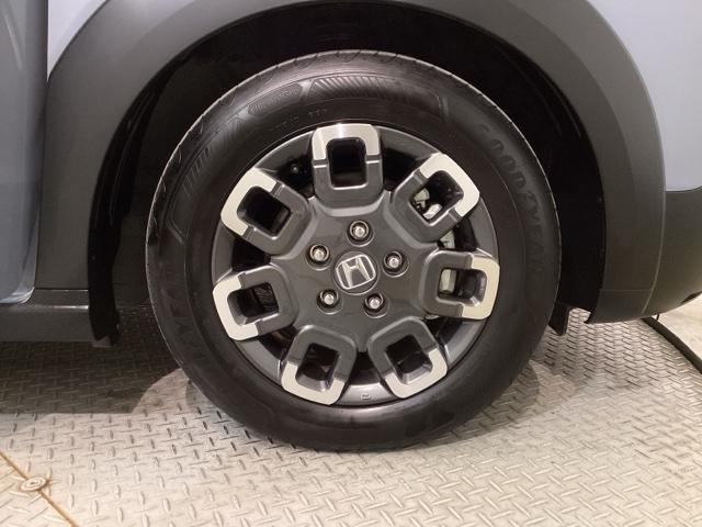 フリード クロスター　ＡＡＣ　ＥＴＣ付き　スマ－トキ－　シ－トヒ－タ－　盗難防止システム　ＵＳＢ　サイドエアバッグ　クルコン　ＥＳＣ　ＡＢＳ　キーフリー　オートライト　バックアイカメラ　パワーウィンドウ（37枚目）