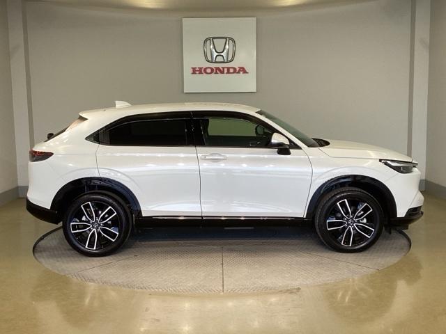 ヴェゼル ｅ：ＨＥＶＺ　Ｓヒータ　地デジフルセグＴＶ　電動テールゲート　サイドエアバッグ　後カメラ　前後障害物センサー　横滑防止装置　エアコン　ＬＥＤヘットライト　パワステ　ＵＳＢ接続　ナビＴＶ　エアバック（8枚目）