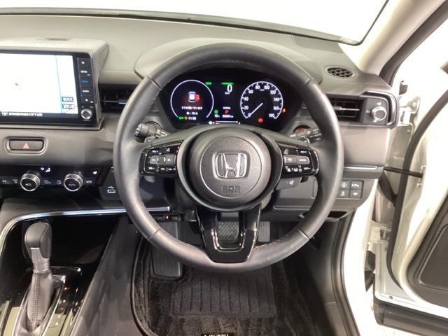 ヴェゼル ｅ：ＨＥＶＺ　Ｓヒータ　地デジフルセグＴＶ　電動テールゲート　サイドエアバッグ　後カメラ　前後障害物センサー　横滑防止装置　エアコン　ＬＥＤヘットライト　パワステ　ＵＳＢ接続　ナビＴＶ　エアバック（15枚目）