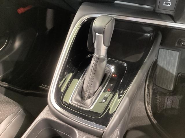 ヴェゼル ｅ：ＨＥＶＺ　Ｓヒータ　地デジフルセグＴＶ　電動テールゲート　サイドエアバッグ　後カメラ　前後障害物センサー　横滑防止装置　エアコン　ＬＥＤヘットライト　パワステ　ＵＳＢ接続　ナビＴＶ　エアバック（17枚目）