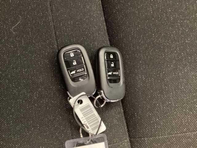 ヴェゼル ｅ：ＨＥＶＺ　Ｓヒータ　地デジフルセグＴＶ　電動テールゲート　サイドエアバッグ　後カメラ　前後障害物センサー　横滑防止装置　エアコン　ＬＥＤヘットライト　パワステ　ＵＳＢ接続　ナビＴＶ　エアバック（26枚目）