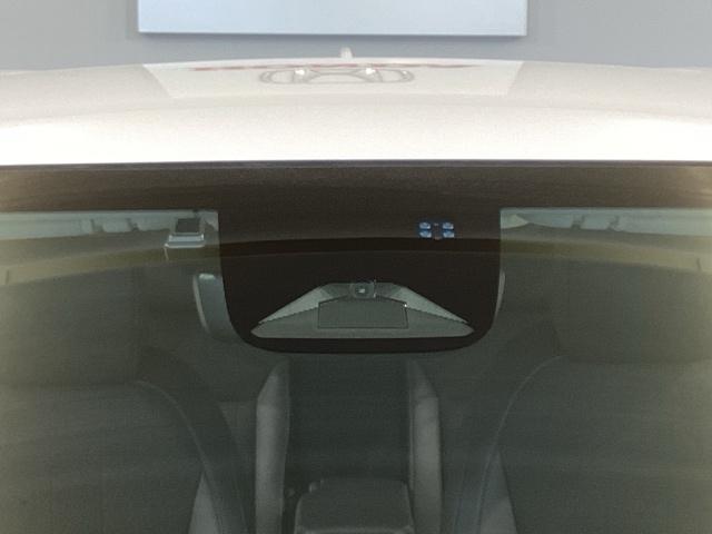 ヴェゼル ｅ：ＨＥＶＺ　Ｓヒータ　地デジフルセグＴＶ　電動テールゲート　サイドエアバッグ　後カメラ　前後障害物センサー　横滑防止装置　エアコン　ＬＥＤヘットライト　パワステ　ＵＳＢ接続　ナビＴＶ　エアバック（27枚目）