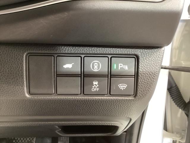 ヴェゼル ｅ：ＨＥＶＺ　Ｓヒータ　地デジフルセグＴＶ　電動テールゲート　サイドエアバッグ　後カメラ　前後障害物センサー　横滑防止装置　エアコン　ＬＥＤヘットライト　パワステ　ＵＳＢ接続　ナビＴＶ　エアバック（29枚目）