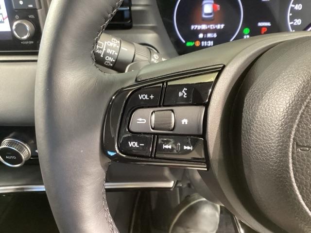 ヴェゼル ｅ：ＨＥＶＺ　Ｓヒータ　地デジフルセグＴＶ　電動テールゲート　サイドエアバッグ　後カメラ　前後障害物センサー　横滑防止装置　エアコン　ＬＥＤヘットライト　パワステ　ＵＳＢ接続　ナビＴＶ　エアバック（31枚目）