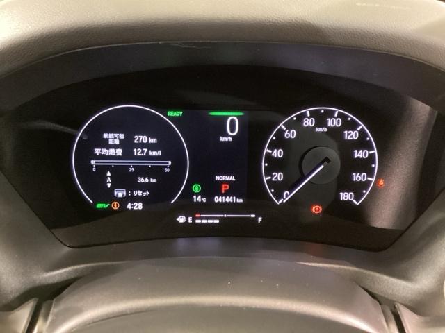 ヴェゼル ｅ：ＨＥＶＺ　Ｓヒータ　地デジフルセグＴＶ　電動テールゲート　サイドエアバッグ　後カメラ　前後障害物センサー　横滑防止装置　エアコン　ＬＥＤヘットライト　パワステ　ＵＳＢ接続　ナビＴＶ　エアバック（16枚目）