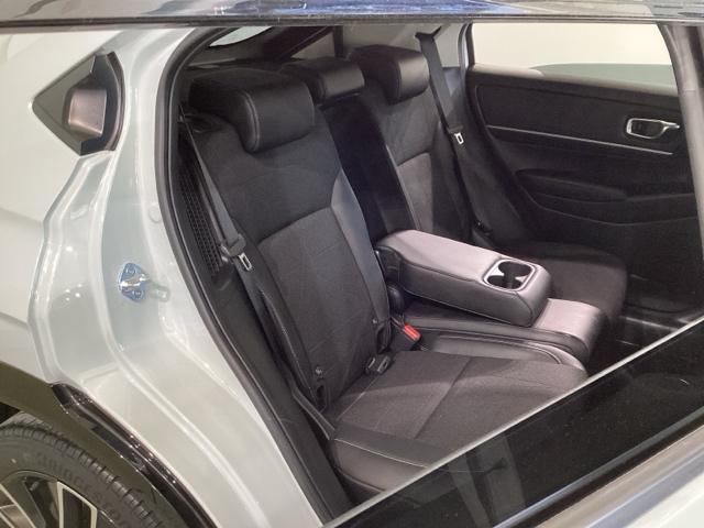 ヴェゼル ｅ：ＨＥＶＺ　Ｓヒータ　地デジフルセグＴＶ　電動テールゲート　サイドエアバッグ　後カメラ　前後障害物センサー　横滑防止装置　エアコン　ＬＥＤヘットライト　パワステ　ＵＳＢ接続　ナビＴＶ　エアバック（37枚目）