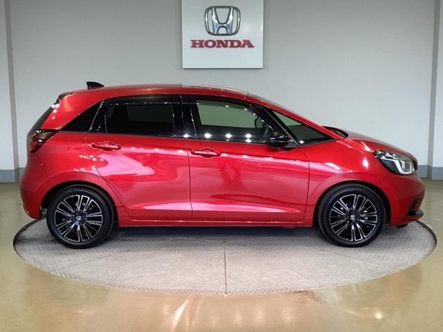 フィット ｅ：ＨＥＶホーム２０周年特別仕様車カーサ　前後障害物センサー　Ｒカメ　ＥＴＣ　ＬＥＤライト　ＵＳＢ　シートヒーター　フルセグ　オートクルーズコントロール　ＡＢＳ　横滑り防止装置　ドライブレコーダー（8枚目）