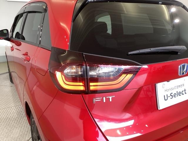 フィット ｅ：ＨＥＶホーム２０周年特別仕様車カーサ　前後障害物センサー　Ｒカメ　ＥＴＣ　ＬＥＤライト　ＵＳＢ　シートヒーター　フルセグ　オートクルーズコントロール　ＡＢＳ　横滑り防止装置　ドライブレコーダー（12枚目）