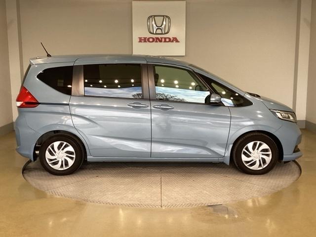 フリード Ｇ・ホンダセンシング　Ｗ電動ドア　キーフリ　スマートキーシステム　イモビ　ＵＳＢポート　カラーバックモニター　横滑防止装置　ＬＥＤランプ　エアコン　クルコン　パワーウィンドウ　ドライブレコーダ　ＳＲＳ（8枚目）