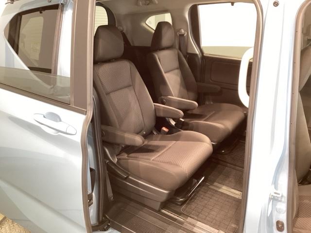 フリード Ｇ・ホンダセンシング　Ｗ電動ドア　キーフリ　スマートキーシステム　イモビ　ＵＳＢポート　カラーバックモニター　横滑防止装置　ＬＥＤランプ　エアコン　クルコン　パワーウィンドウ　ドライブレコーダ　ＳＲＳ（40枚目）