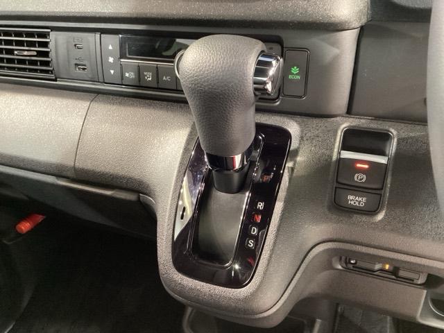 Ｎ－ＢＯＸカスタム ターボコーディネートスタイル　全周囲カメラ　Ｐセンサー　カーテンエアバック　シートＨ　ＤＶＤ再生可　ＬＥＤヘッドランプ　オートクルーズコントロール　スマートキー　横滑り防止装置　ターボ車　エアバッグ（17枚目）