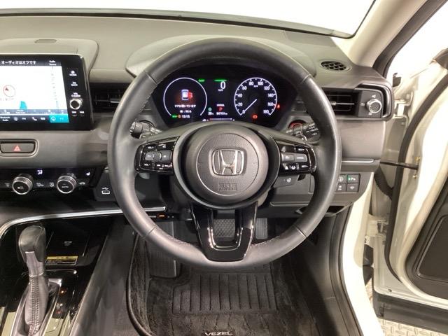 ヴェゼル ｅ：ＨＥＶＺ　Ｓヒータ　地デジフルセグＴＶ　電動テールゲート　サイドエアバッグ　後カメラ　前後障害物センサー　横滑防止装置　エアコン　ＬＥＤヘットライト　パワステ　ＵＳＢ接続　ナビＴＶ　エアバック（15枚目）