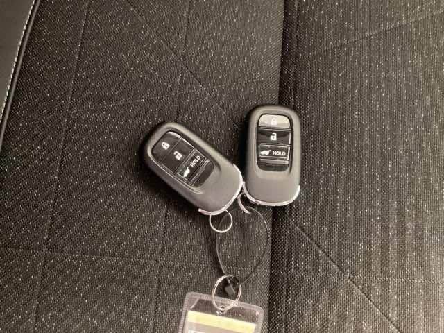 ヴェゼル ｅ：ＨＥＶＺ　Ｓヒータ　地デジフルセグＴＶ　電動テールゲート　サイドエアバッグ　後カメラ　前後障害物センサー　横滑防止装置　エアコン　ＬＥＤヘットライト　パワステ　ＵＳＢ接続　ナビＴＶ　エアバック（25枚目）