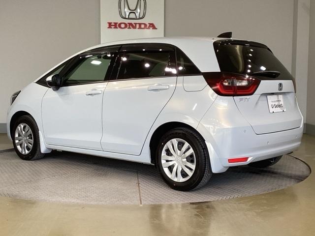 フィット ｅ：ＨＥＶホーム　助手席エアバック　衝突軽減ブレ－キ　前後障害物センサー　アクティブクルーズコントロール　Ｂモニター　ＥＴＣ付　ＵＳＢ　ＬＥＤヘッドランプ　イモビライザー　スマートキー　Ｄレコ　ＶＳＡ（5枚目）