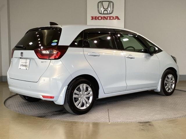 フィット ｅ：ＨＥＶホーム　助手席エアバック　衝突軽減ブレ－キ　前後障害物センサー　アクティブクルーズコントロール　Ｂモニター　ＥＴＣ付　ＵＳＢ　ＬＥＤヘッドランプ　イモビライザー　スマートキー　Ｄレコ　ＶＳＡ（7枚目）