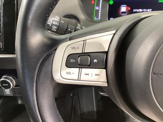 フィット ｅ：ＨＥＶホーム　助手席エアバック　衝突軽減ブレ－キ　前後障害物センサー　アクティブクルーズコントロール　Ｂモニター　ＥＴＣ付　ＵＳＢ　ＬＥＤヘッドランプ　イモビライザー　スマートキー　Ｄレコ　ＶＳＡ（31枚目）