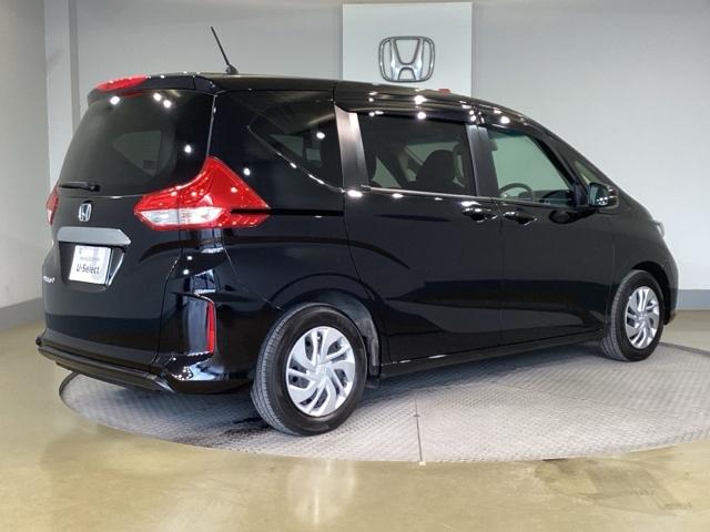 フリード＋ Ｇ　シートヒータ　誤発進抑制機能　オートクルーズ　スマキー　リアカメラ　フルオートエアコン　エアバッグ　イモビライザー　ＶＳＡ　両側電動ドア　キーフリー　ＬＥＤヘッド　Ｗエアバッグ　ＤＶＤ　ＡＢＳ（7枚目）