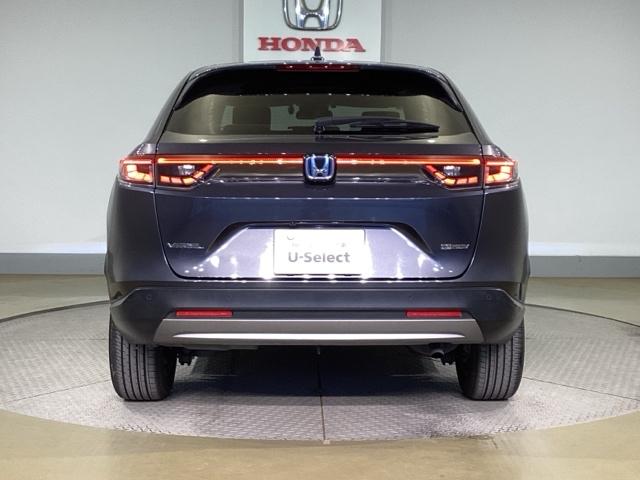 ヴェゼル ｅ：ＨＥＶＺ　地デジフルセグＴＶ　サイドエアバッグ　後カメラ　前後障害物センサー　横滑防止装置　エアコン　ＬＥＤヘットライト　パワステ　ＵＳＢ接続　ナビＴＶ　エアバック　クルーズＣ　ＡＢＳ　ＥＴＣ付（13枚目）