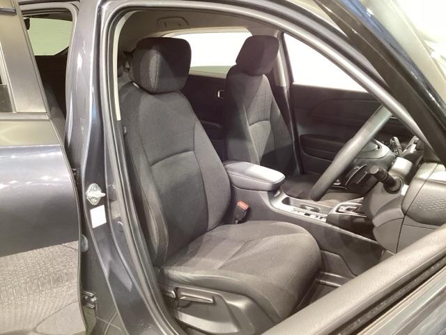 ヴェゼル ｅ：ＨＥＶＺ　地デジフルセグＴＶ　サイドエアバッグ　後カメラ　前後障害物センサー　横滑防止装置　エアコン　ＬＥＤヘットライト　パワステ　ＵＳＢ接続　ナビＴＶ　エアバック　クルーズＣ　ＡＢＳ　ＥＴＣ付（38枚目）