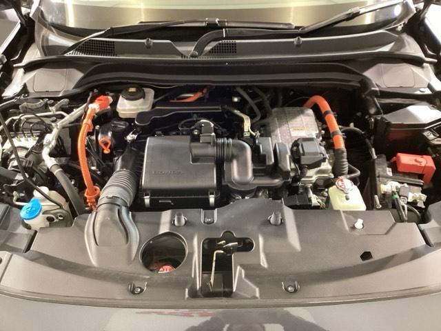 ヴェゼル ｅ：ＨＥＶＺ　地デジフルセグＴＶ　サイドエアバッグ　後カメラ　前後障害物センサー　横滑防止装置　エアコン　ＬＥＤヘットライト　パワステ　ＵＳＢ接続　ナビＴＶ　エアバック　クルーズＣ　ＡＢＳ　ＥＴＣ付（42枚目）