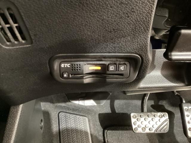 ヴェゼル ハイブリッドＲＳ・ホンダセンシング　ＥＴＣ車載器　リヤカメラ　盗難防止装置　ＶＳＡ　クルコン　助手席エアバッグ　ＬＥＤライト　ナビＴＶ　サイドエアバック　ＵＳＢ　パワーステアリング　ＤＶＤ再生機能（33枚目）