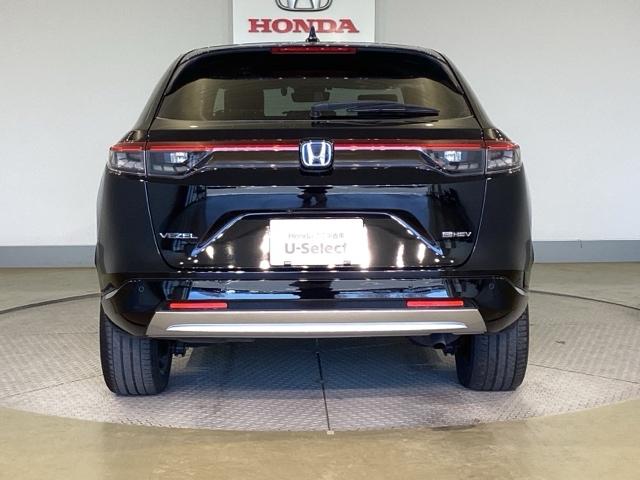 ヴェゼル ｅ：ＨＥＶＺ　スマートキー＆プッシュスタート　サイドＳＲＳ　オートテールゲート　イモビ　地デジ　Ｂカメ　キーレスエントリー　Ｃソナー　ＵＳＢポート　ＰＳ　ＬＥＤライト　アクティブクルーズコントロール（6枚目）