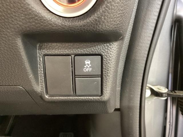 N-BOXカスタム G・Lホンダセンシング ヘッドライトLED キーレススタート ベンチシート オ-トエアコン ドライブレコ-ダ- パワステ DVDプレーヤー アイストップ エアB 地デジフルセグ ETC装備 USB接続(31枚目)