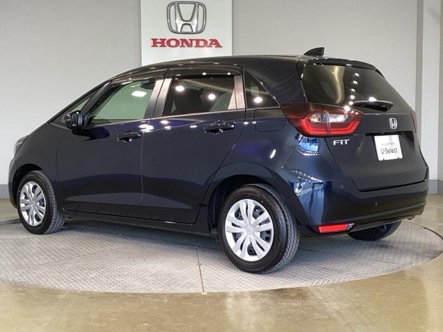 フィット ホーム　前後センサー　地デジチューナー　ＢＴ　横滑り防止　盗難防止装置　衝突軽減ブレーキ　オートハイビーム　サイドエアバッグ　ＵＳＢ　オートクルーズコントロール　ドラレコ　ＥＴＣ　ＡＡＣ　スマ－トキ－（5枚目）