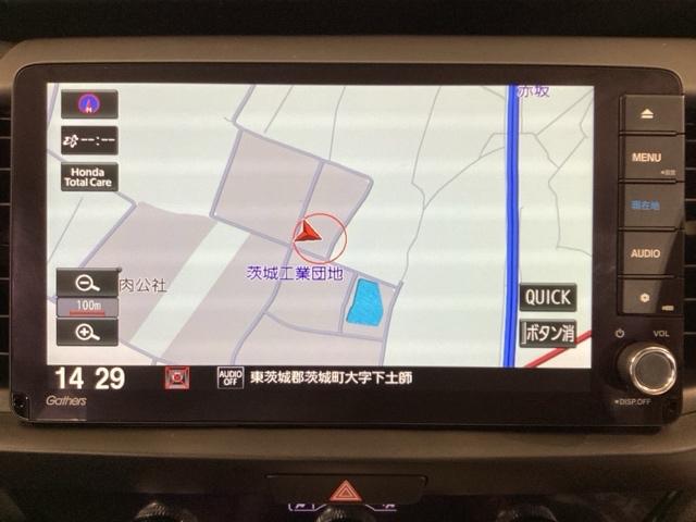 フィット ホーム　前後センサー　地デジチューナー　ＢＴ　横滑り防止　盗難防止装置　衝突軽減ブレーキ　オートハイビーム　サイドエアバッグ　ＵＳＢ　オートクルーズコントロール　ドラレコ　ＥＴＣ　ＡＡＣ　スマ－トキ－（18枚目）