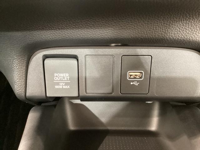 フィット ホーム　前後センサー　地デジチューナー　ＢＴ　横滑り防止　盗難防止装置　衝突軽減ブレーキ　オートハイビーム　サイドエアバッグ　ＵＳＢ　オートクルーズコントロール　ドラレコ　ＥＴＣ　ＡＡＣ　スマ－トキ－（34枚目）