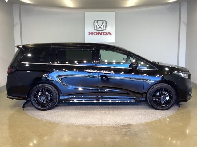 オデッセイハイブリッド e:HEVアブソルート・EXブラックエディション アイドリングストップ 地デジ Dレコ 試乗車UP Sヒーター Wエアコン ETC車載器 電動シ-ト レザーシート 盗難防止システム 3列シート VSA(8枚目)