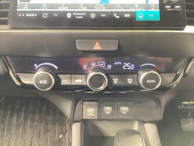 フィット ＲＳ　サポカー　ＵＳＢ接続　盗難防止システム　ＡＵＴＯライト　リヤカメラ　ＬＥＤライト　ＡＢＳ　ＥＳＣ　サイドエアバッグ　ＥＴＣ車載器　キーレス　フルオートエアコン　スマートキー　フルセグＴＶ（29枚目）