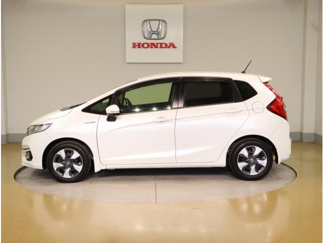 フィットハイブリッド Lホンダセンシング 軽減ブレーキ Rカメ LED サイドSRS 横滑り防止 ドライブレコーダー フルセグテレビ ナビTV パワーステアリング 盗難防止装置 オートクルーズ ETC車載器 DVD再生(4枚目)