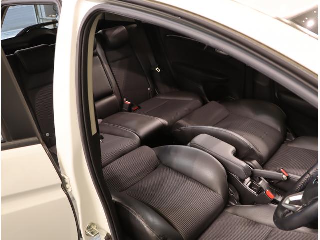 フィットハイブリッド Lホンダセンシング 軽減ブレーキ Rカメ LED サイドSRS 横滑り防止 ドライブレコーダー フルセグテレビ ナビTV パワーステアリング 盗難防止装置 オートクルーズ ETC車載器 DVD再生(41枚目)